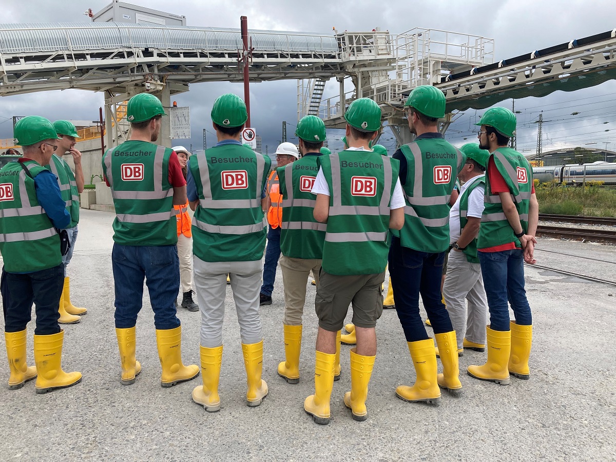 Führung über die Baustelle.